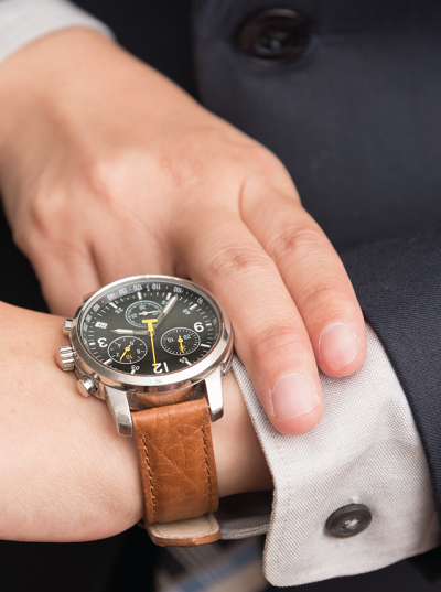 Dicas de estilo para equilibrar braços finos com acessórios