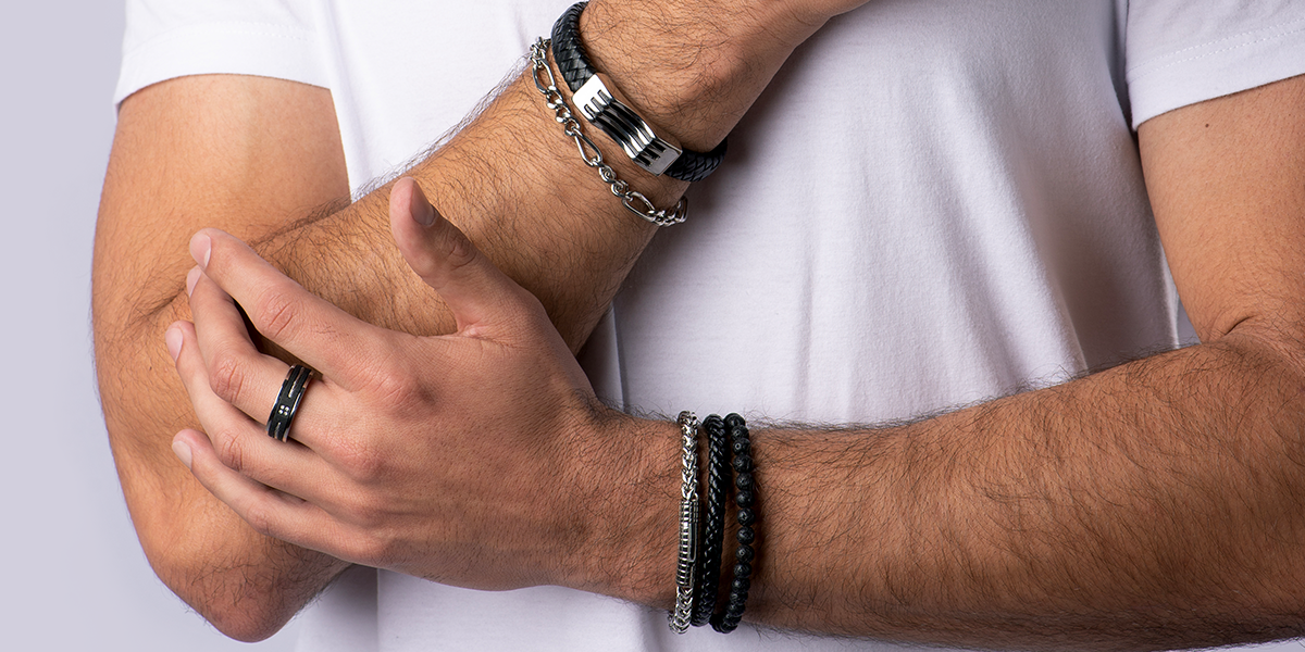 Como combinar pulseiras finas com relógios