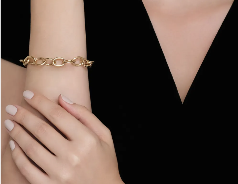 Os melhores materiais de pulseiras para pulsos finos