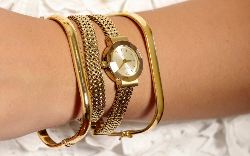 Guia completo de como usar várias pulseiras (stacking)