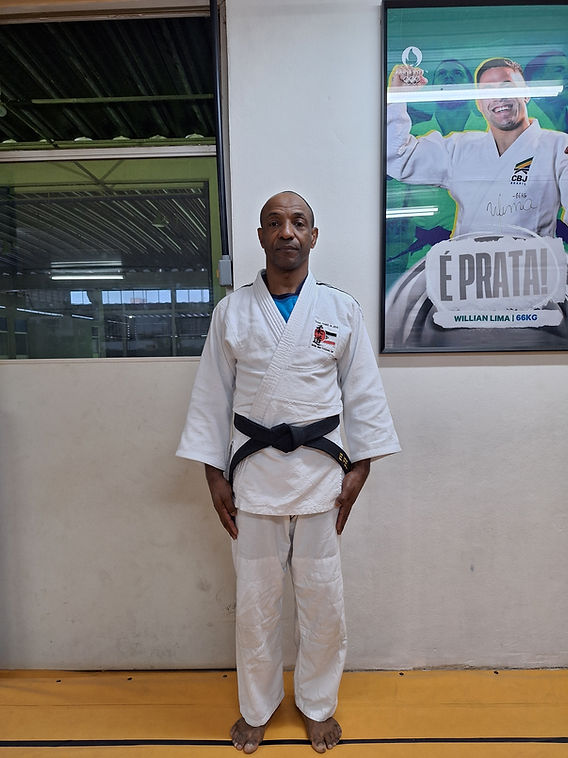 5 ideias de títulos:
1. Dominando o Kumi-Kata: Guia Completo de Pegadas no Judô
2. A Arte da Pegada no Judô: Técnicas Essenciais para Controle e Ataque
3. Fortalecendo sua Pegada: Exercícios e Dicas para Judocas
4. Ayotsu vs. Kenka-Yotsu: Entendendo as Variações de Pegada no Judô
5. Kumi-Kata para Iniciantes: Os Primeiros Passos para uma Pegada Eficaz