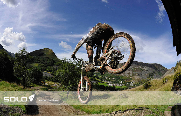 1. Guia Completo: Como Dominar Curvas Fechadas no MTB
2. Técnicas Essenciais para Curvas de Downhill em Mountain Bike
3. O Segredo das Curvas em Paredão (Berms) no MTB
4. Erros Comuns ao Fazer Curvas no MTB e Como Evitá-los
5. Melhore sua Performance: A Arte de Escolher a Linha Certa nas Curvas