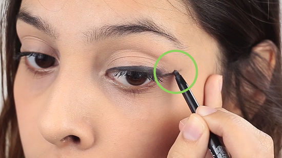 como fazer delineado com lápis de olho