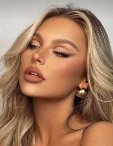 Delineado Esfumado vs. Delineado Clássico: Qual Escolher?