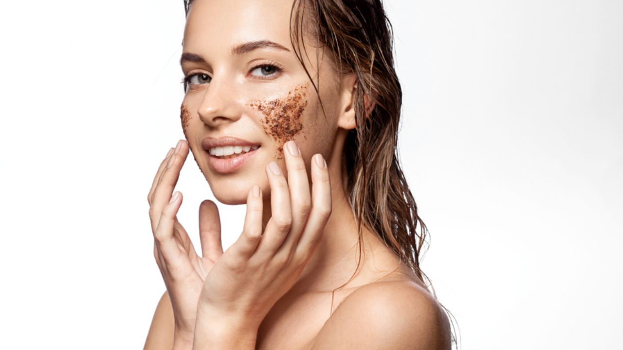 5 ideias de títulos:
1. Esfoliação com Fubá: O Guia Completo para uma Pele Renovada
2. Receitas Caseiras de Esfoliante de Fubá para Cada Tipo de Pele
3. Os Benefícios Surpreendentes do Fubá para a Saúde da Sua Pele
4. Como Usar Fubá para Remover Cravos e Manchas do Rosto
5. Fubá na Rotina de Skincare: Dicas e Cuidados Essenciais