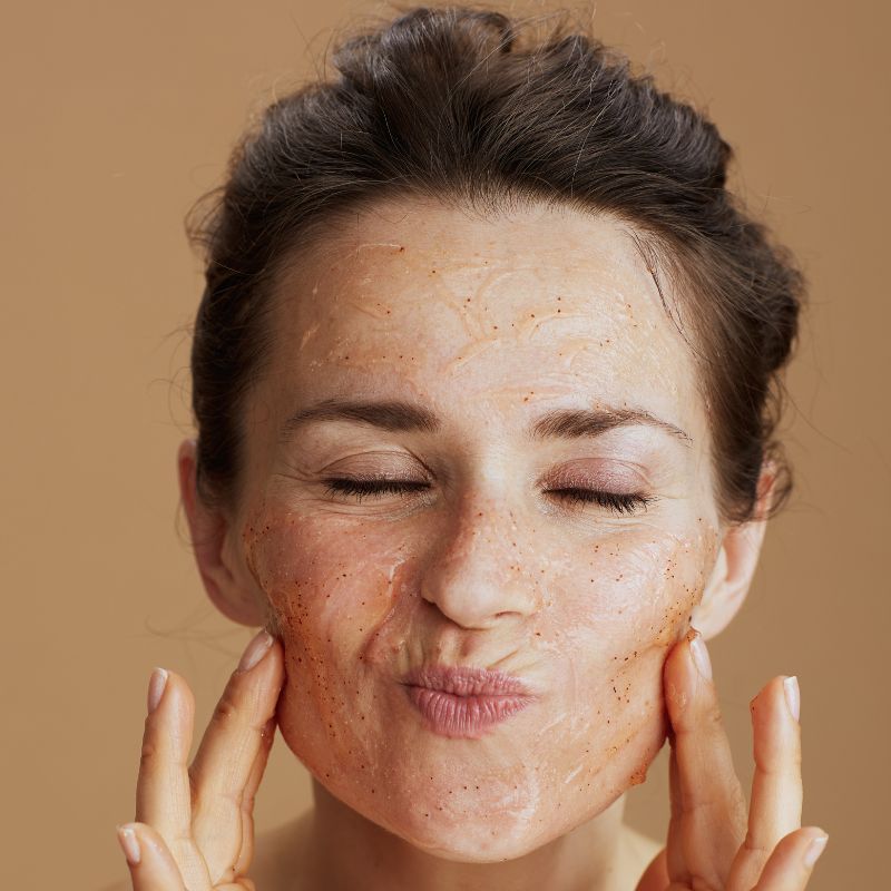 5 ideias de títulos:
1. Esfoliação com Fubá: O Guia Completo para uma Pele Renovada
2. Receitas Caseiras de Esfoliante de Fubá para Cada Tipo de Pele
3. Os Benefícios Surpreendentes do Fubá para a Saúde da Sua Pele
4. Como Usar Fubá para Remover Cravos e Manchas do Rosto
5. Fubá na Rotina de Skincare: Dicas e Cuidados Essenciais