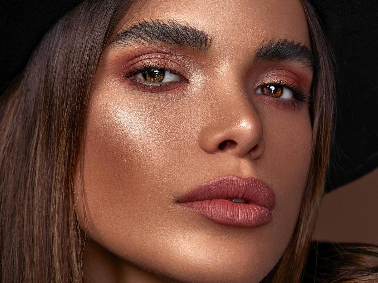 5 ideias de títulos:
1. O Guia Definitivo para uma Maquiagem Bronzeada Natural
2. Pele