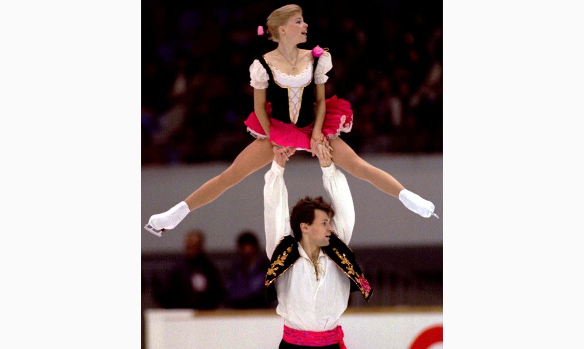 como fazer o aviãozinho na patinação