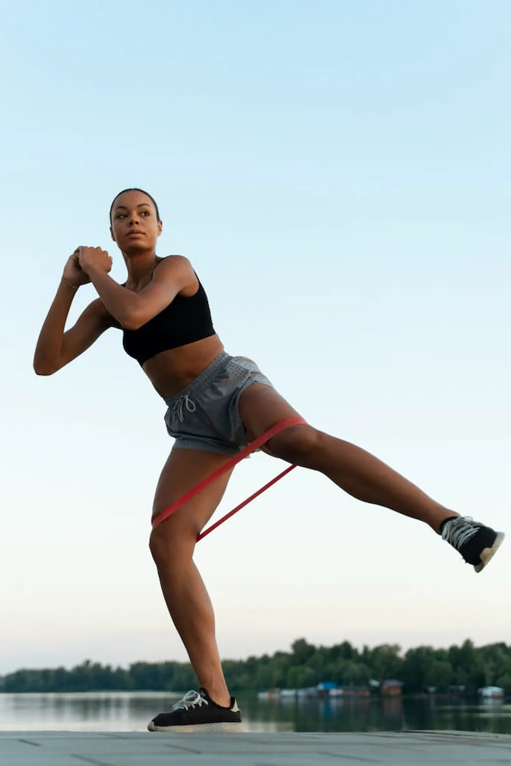 1. A Ciência por Trás do Movimento do Quadril na Marcha Humana
2. Otimizando a Fase de Apoio: Como o Quadril Garante Estabilidade e Propulsão
3. Desvendando a Fase de Balanço: A Dança do Quadril para um Passo Eficiente
4. Marcha Esportiva: Técnicas Avançadas de Rotação Pélvica e Uso dos Braços
5. Exercícios Essenciais para Liberar o Quadril Travado e Melhorar a Marcha