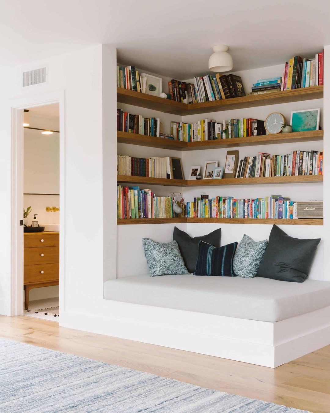 Organização de livros em prateleiras: Dicas práticas