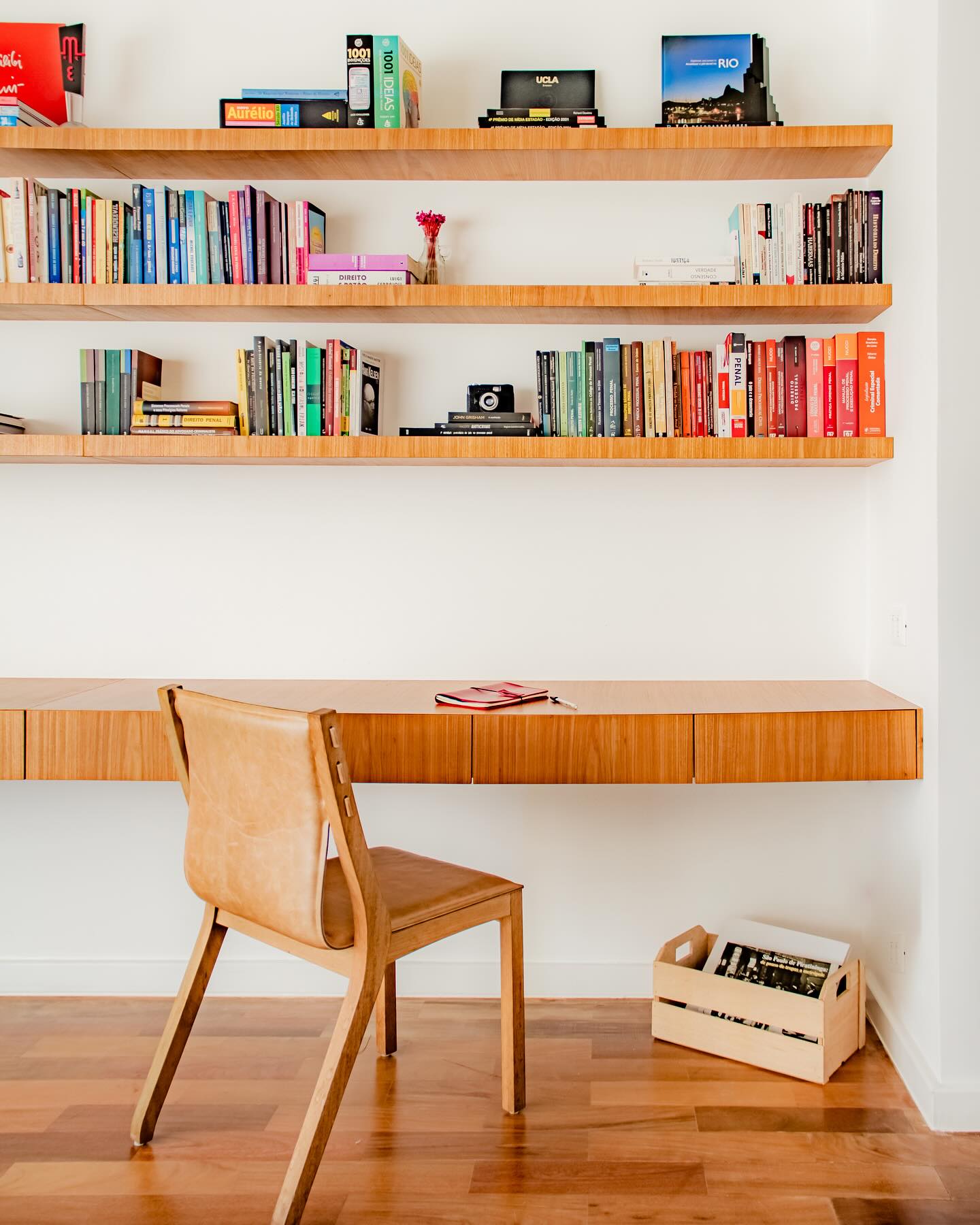 Prateleiras Flutuantes para Livros: Dicas de Organização Criativa