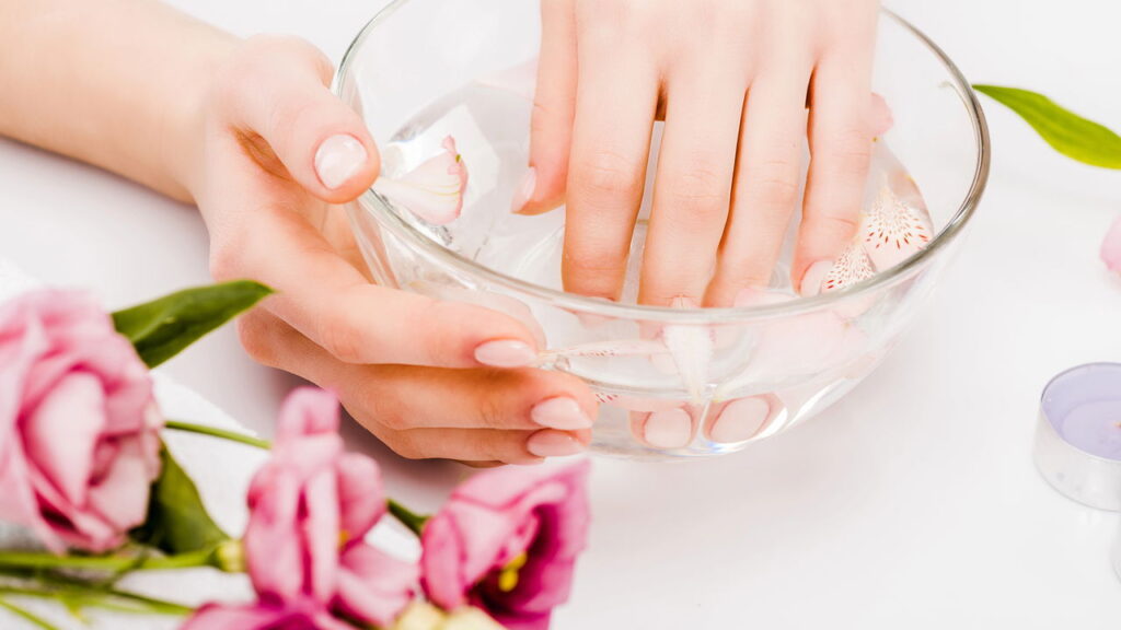como fazer spa de unhas em casa