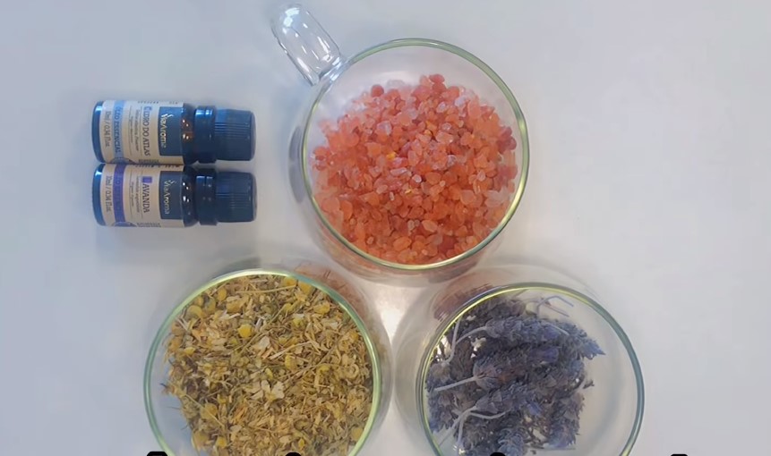 5 ideias de títulos:
1. Escalda-Pés: O Guia Completo para Relaxamento e Bem-Estar
2. Receitas Caseiras de Escalda-Pés para Aliviar o Estresse e Dores
3. Os Benefícios Surpreendentes do Escalda-Pés com Ervas e Óleos Essenciais
4. Escalda-Pés: Cuidados Essenciais e Contraindicações a Saber
5. Transforme Seus Pés: Dicas e Combinações para um Escalda-Pés Perfeito