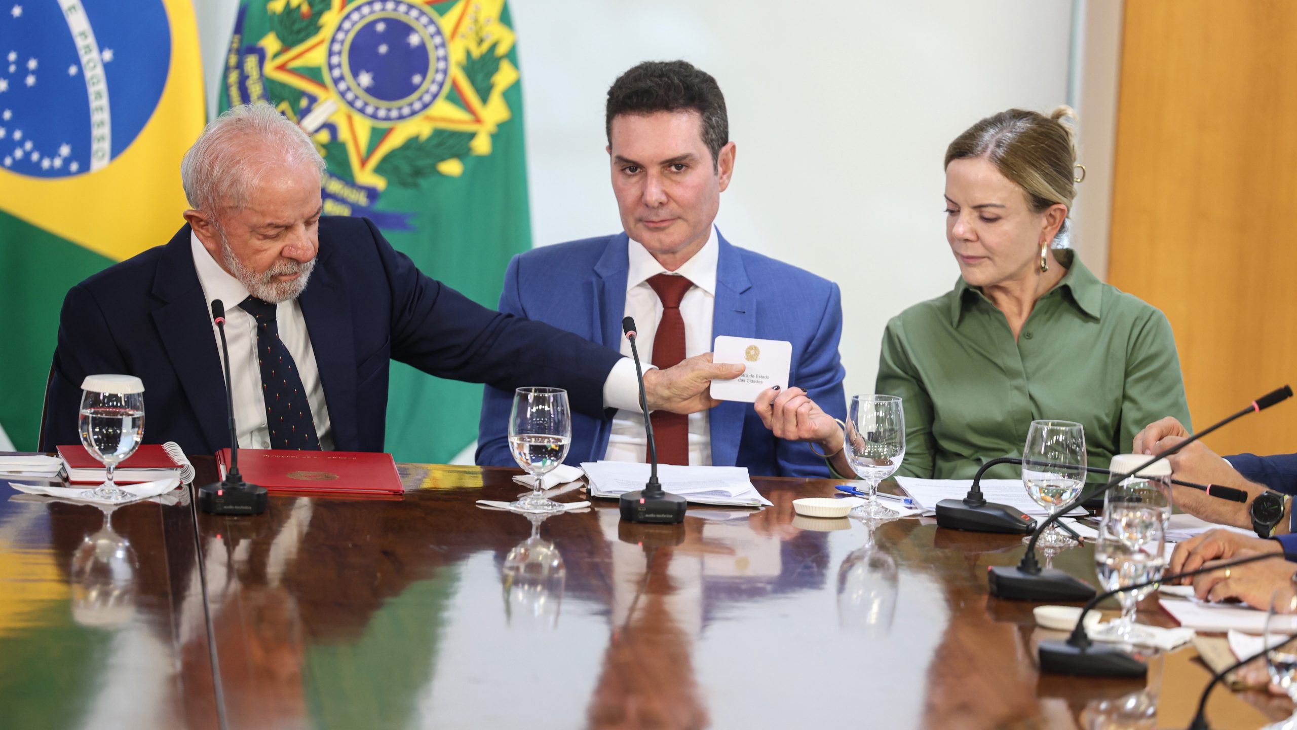 como funciona a articulação política com o congresso