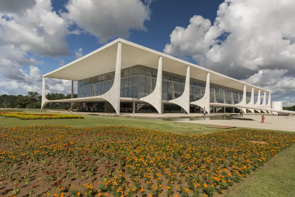 O que acontece se o Presidente e o Vice-Presidente renunciarem?