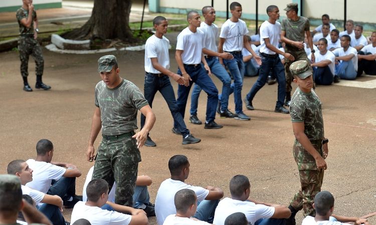 como funciona o alistamento militar obrigatório
