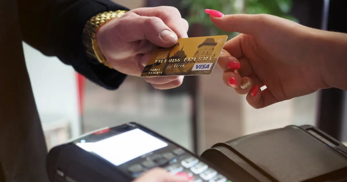 Wise vs. Nomad: Qual Conta Global Levar na Sua Próxima Viagem?