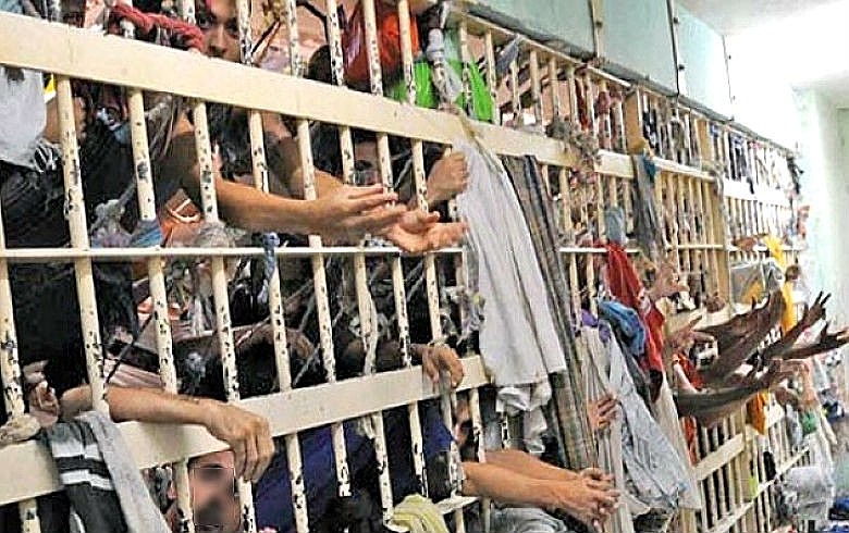 O custo e a gestão dos presídios federais no Brasil.