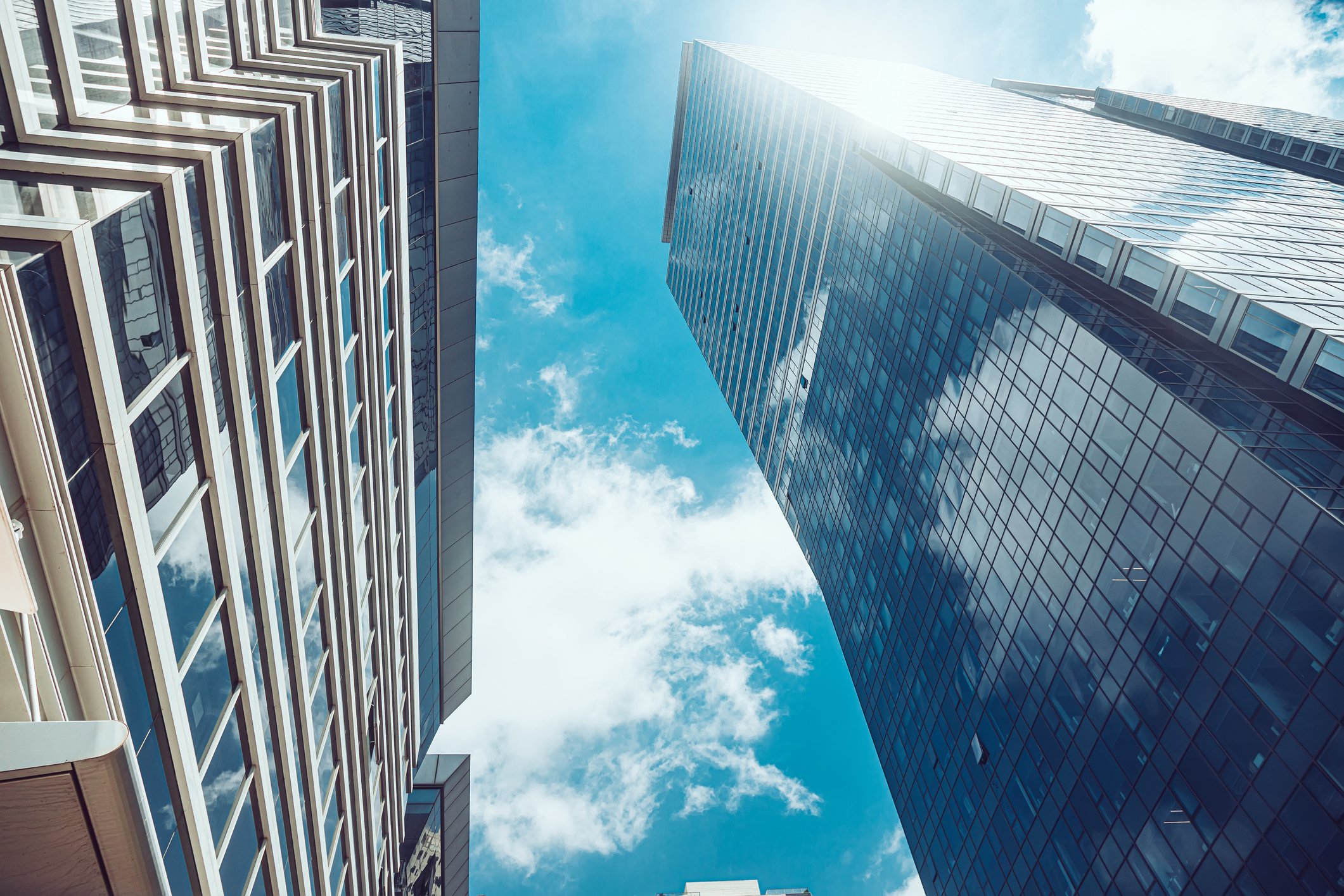 5 ideias de títulos:
1. Guia Completo: Como Investir em FIIs de Lajes Corporativas em 2024
2. Os Melhores FIIs de Lajes Corporativas: Análise e Seleção
3. Entendendo os Riscos e Vantagens dos FIIs de Escritórios
4. Como Analisar a Vacância e os Inquilinos em FIIs de Lajes Corporativas
5. Recuperação do Setor de Lajes Corporativas: Oportunidades para Investidores