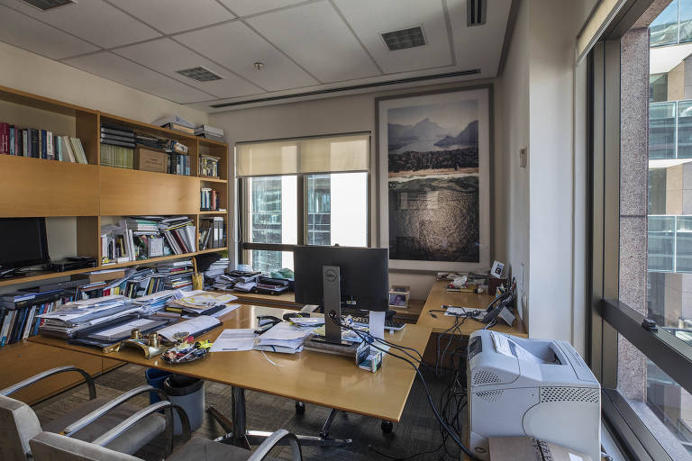 5 ideias de títulos:
1. Guia Completo: Como Investir em FIIs de Lajes Corporativas em 2024
2. Os Melhores FIIs de Lajes Corporativas: Análise e Seleção
3. Entendendo os Riscos e Vantagens dos FIIs de Escritórios
4. Como Analisar a Vacância e os Inquilinos em FIIs de Lajes Corporativas
5. Recuperação do Setor de Lajes Corporativas: Oportunidades para Investidores