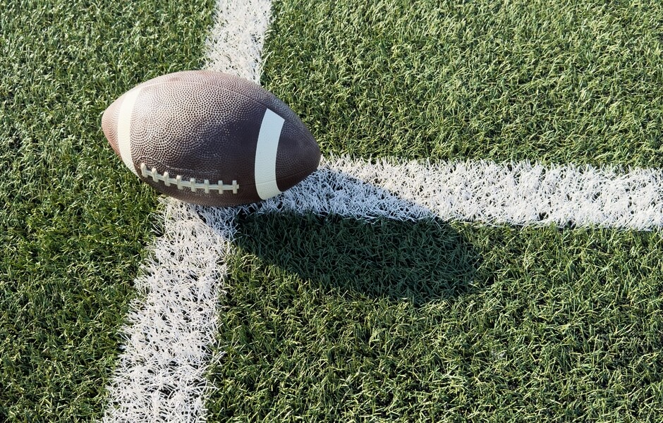 A Importância da Rotação do Quadril no Lançamento de Futebol Americano