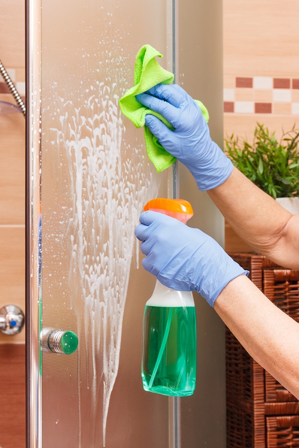 como limpar box de vidro com sabão em pó