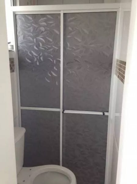 Como Remover Manchas Difíceis de Box de Vidro