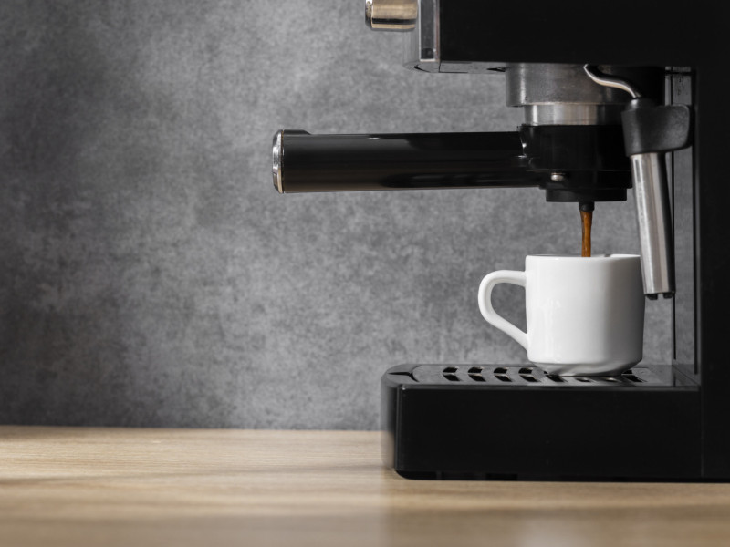 5 ideias de títulos:
1. Guia Completo: Como Limpar Sua Cafeteira Elétrica Passo a Passo
2. Descalcificação Eficaz: Vinagre vs. Ácido Cítrico para sua Cafeteira
3. Mantenha Sua Cafeteira Como Nova: Dicas de Limpeza e Conservação
4. Problemas Comuns na Cafeteira: Causas e Soluções de Limpeza
5. Limpeza Rápida e Segura: O Que Fazer e Evitar ao Higienizar sua Cafeteira