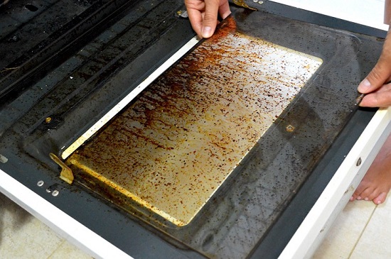 como limpar forno elétrico por dentro