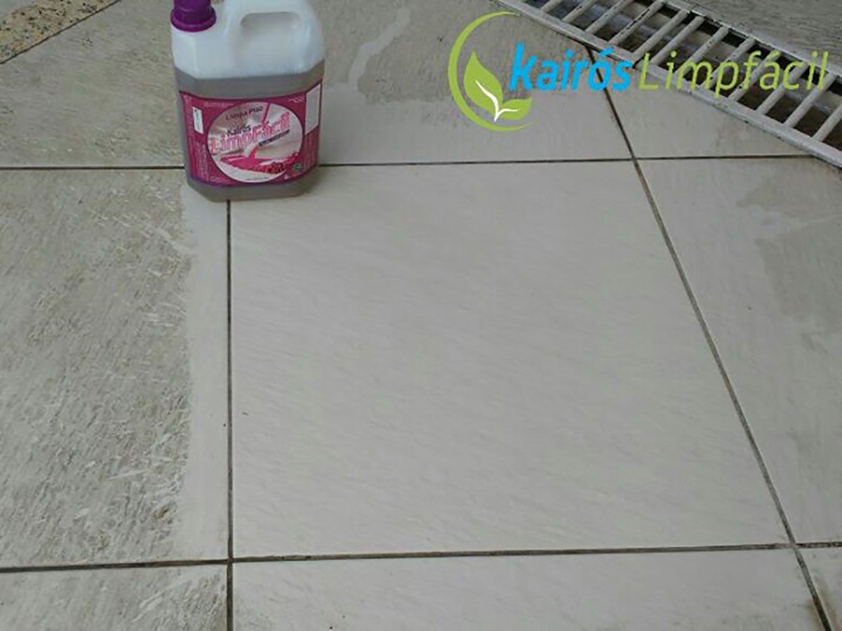 como limpar piso de cerâmica fosca