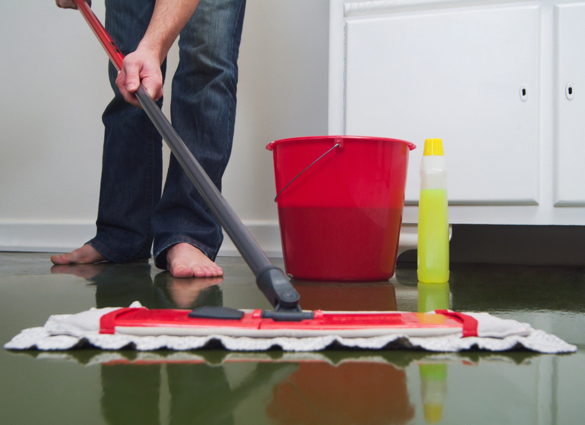 Guia completo de produtos de limpeza para porcelanato