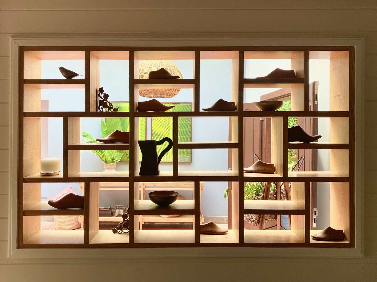 5 ideias de títulos:
1. Organize sua Estante: Do Caos à Obra de Arte
2. O Guia Definitivo para Categorizar e Exibir seus Livros
3. Estante dos Sonhos: Dicas Práticas de Organização e Decoração
4. Livros em Ordem: Métodos Eficazes para Conservar e Apresentar sua Coleção
5. Transforme sua Estante: Estratégias de Organização para Todos os Estilos