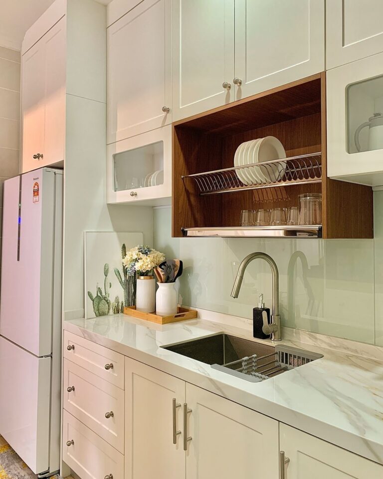 Como usar prateleiras abertas na organização da cozinha