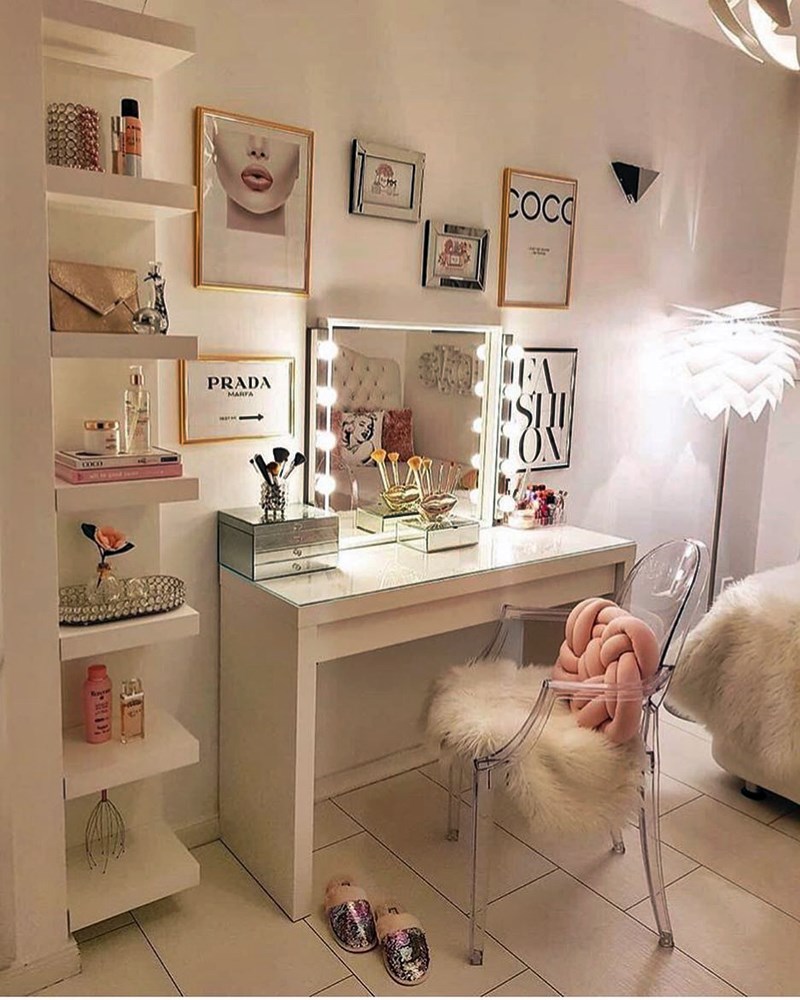 como organizar maquiagem em penteadeiras pequenas