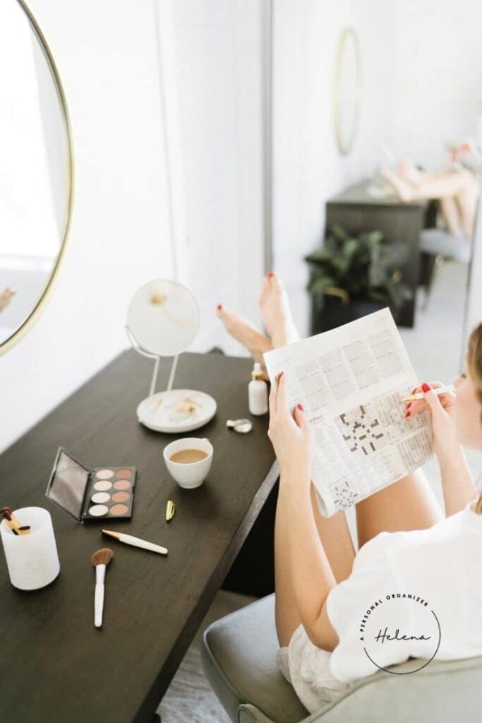 como organizar maquiagem em penteadeiras pequenas