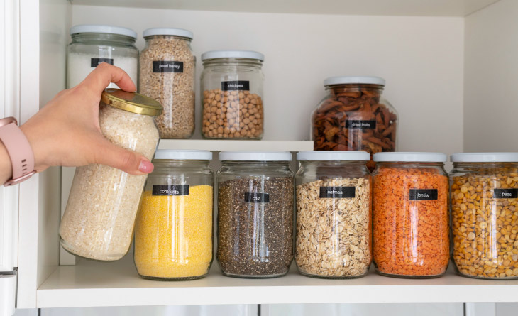 como organizar potes de mantimentos na cozinha