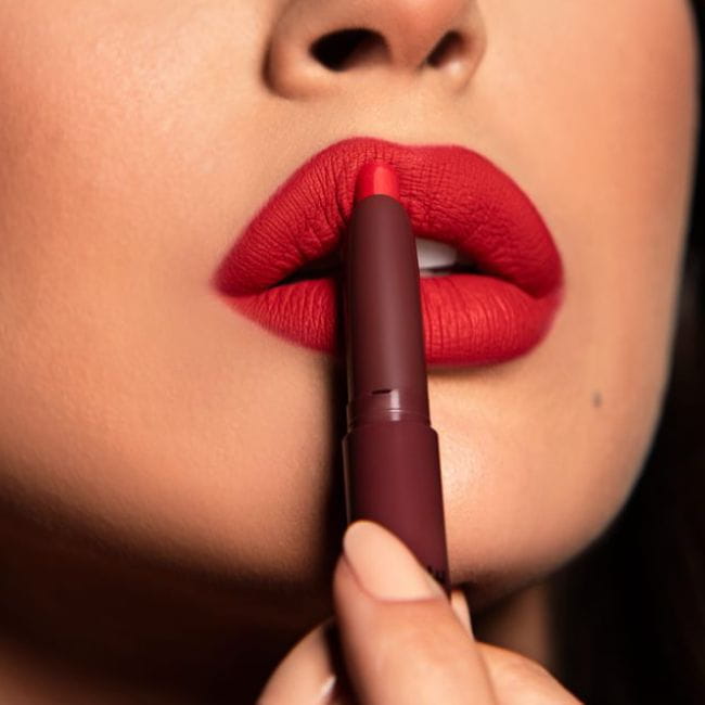 como passar batom vermelho perfeito