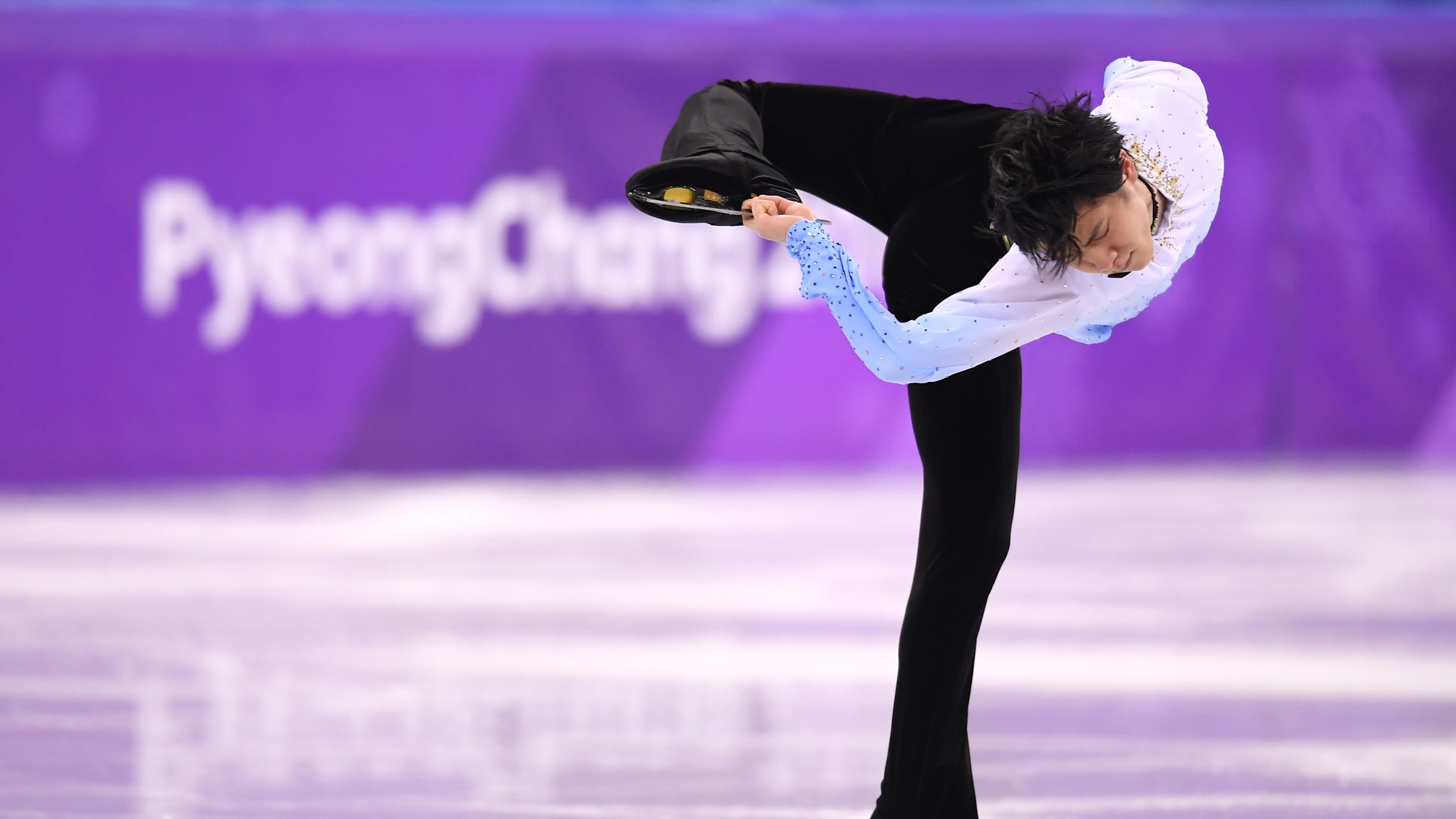 5 ideias de títulos:
1. Dominando o C-Cut: O Segredo da Patinação para Trás no Hóquei
2. Guia Completo: Postura e Movimentos Essenciais para Patinar para Trás
3. Dicas de Progressão para Patinadores de Hóquei Iniciantes
4. Segurança em Movimentos de Costas: Como Cair e se Proteger no Gelo
5. Transição Rápida: De Frente para Trás no Jogo de Hóquei