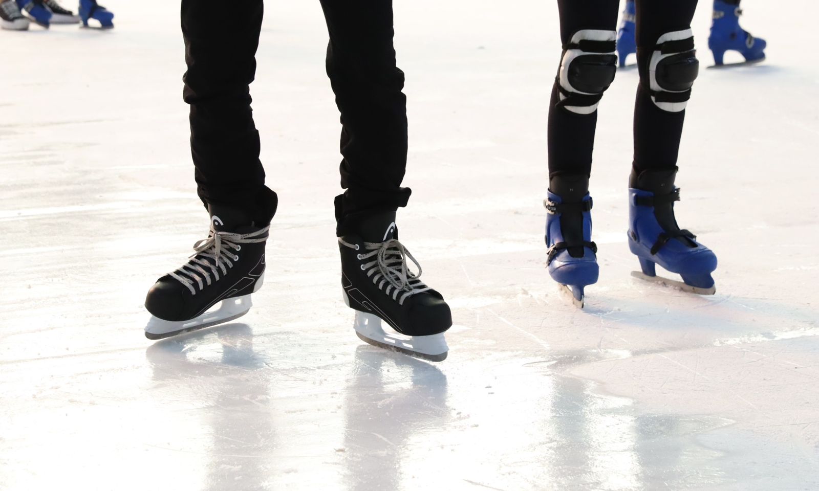 5 ideias de títulos:
1. Dominando o C-Cut: O Segredo da Patinação para Trás no Hóquei
2. Guia Completo: Postura e Movimentos Essenciais para Patinar para Trás
3. Dicas de Progressão para Patinadores de Hóquei Iniciantes
4. Segurança em Movimentos de Costas: Como Cair e se Proteger no Gelo
5. Transição Rápida: De Frente para Trás no Jogo de Hóquei