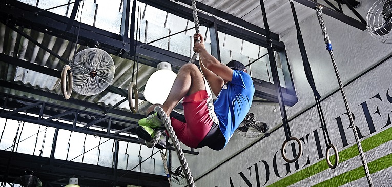 5 ideias de títulos:
1. Domine o Rope Climb: Guia Completo das Técnicas J-Hook e S-Wrap.
2. Rope Climb Eficiente: Como Usar as Pernas para Poupar Energia.
3. Proteção e Performance: Dicas Essenciais para Subida de Corda.
4. Erros Comuns no Rope Climb e Como Evitá-los.
5. Treinando a Trava dos Pés: Exercícios para Melhorar seu Rope Climb.