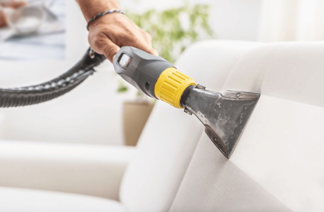 como tirar cheiro de cigarro do sofá