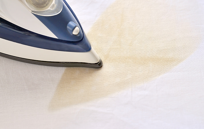 Adeus Manchas! Descubra os Segredos para Limpar o Ferro de Passar com Produtos do Dia a Dia
