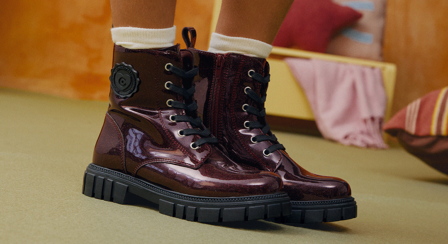 Como restaurar o brilho de sapatos de verniz