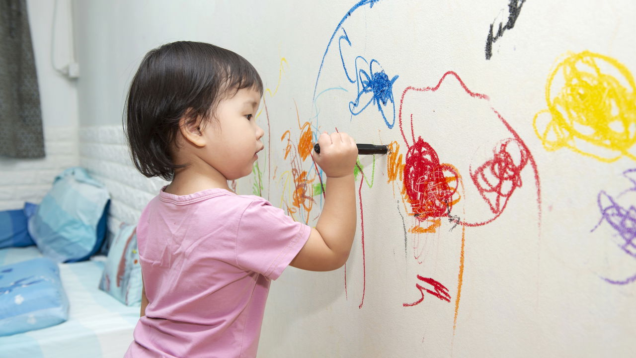 Esponja Mágica: O Segredo para Manchas Difíceis na Parede