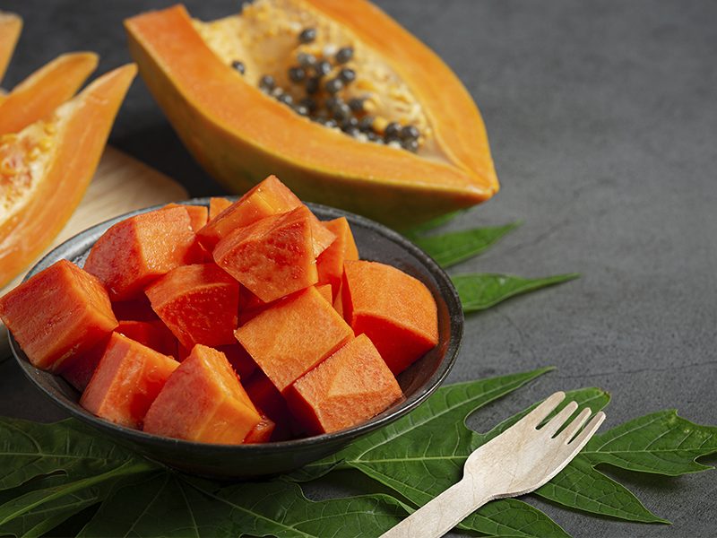 Como fazer água de ameixa para soltar o intestino