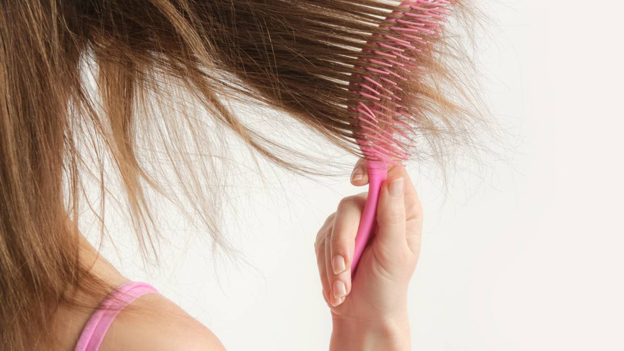 como tratar pontas do cabelo ressecadas