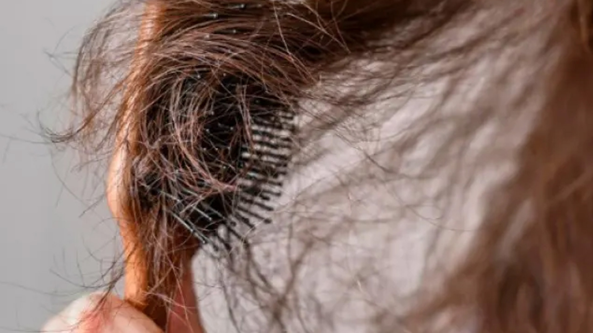 Cabelos Porosos: A Solução Caseira com Mel e Banana