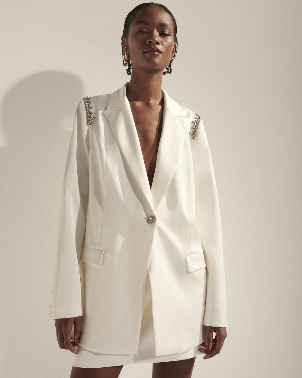 Como adaptar o blazer oversized para diferentes estações do ano