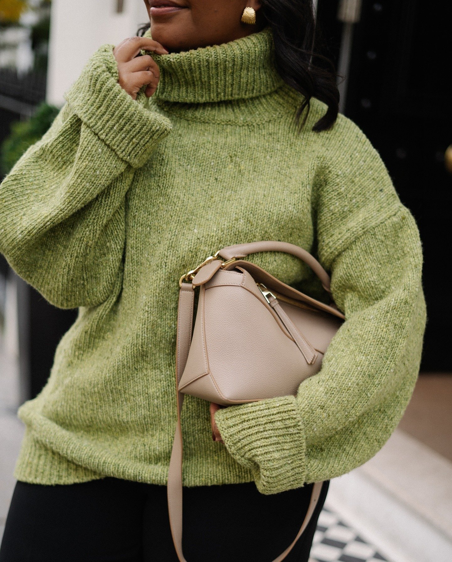 A História e Evolução da Bolsa Baú na Moda