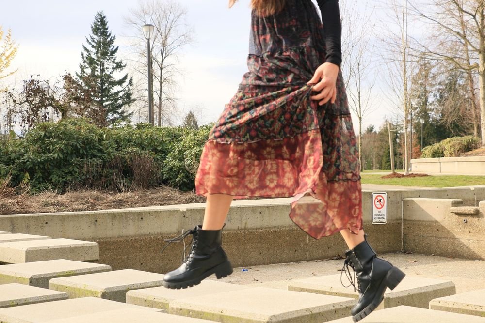 como usar bota coturno com vestido